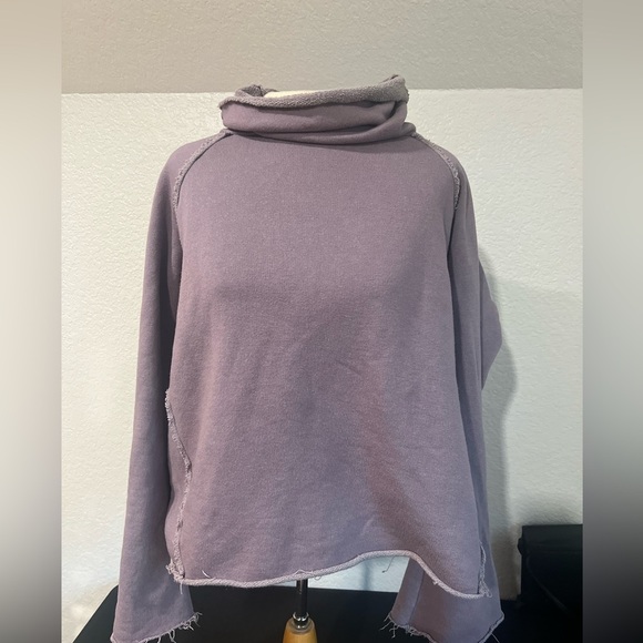 ⸻

Alala Jersey Bell Sleeve Raw Edge Top – Lavender Purple, Size Small - Picture 1 of 5